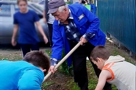 Сотрудники Ставрополькрайводоканала озеленили детский дом