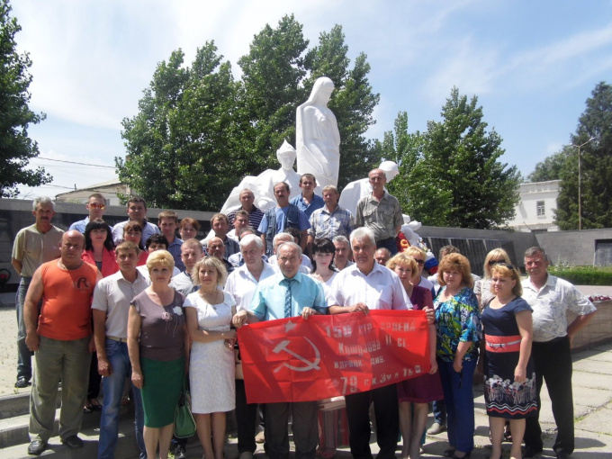 Вручение копии Знамени Победы