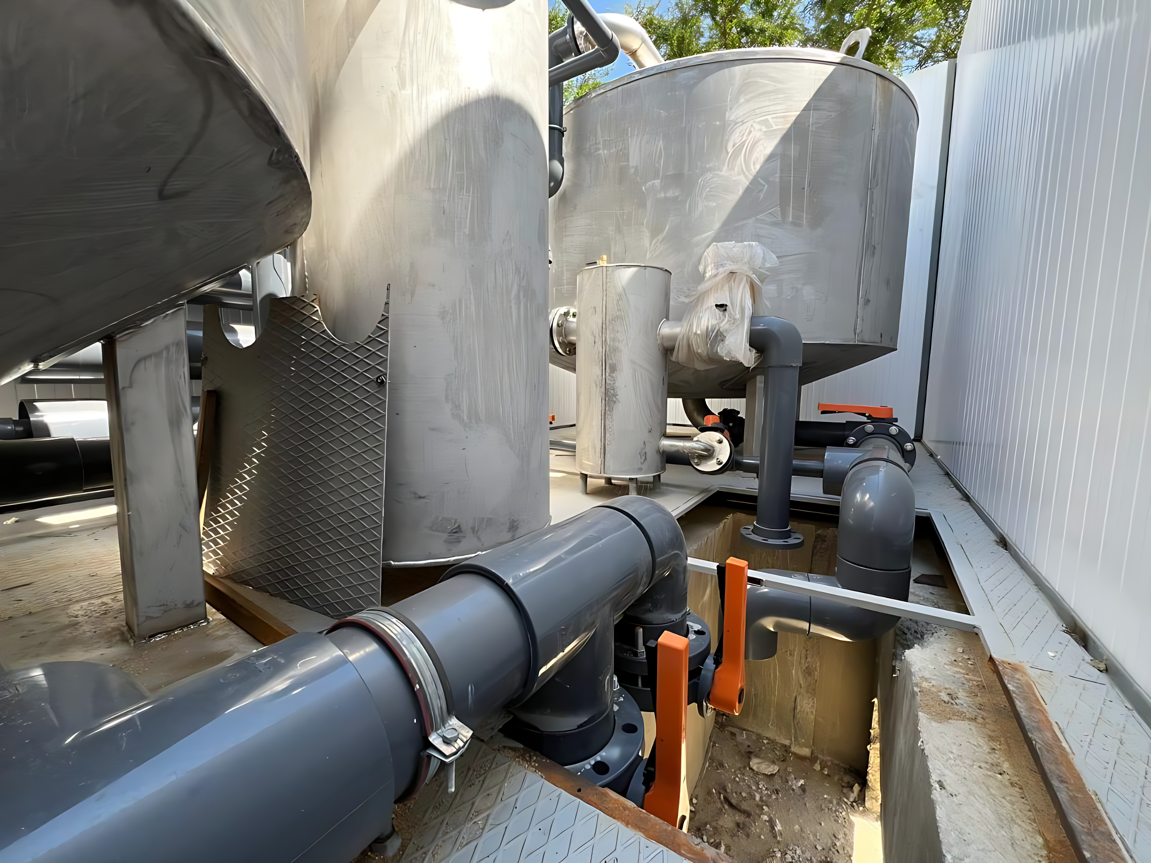 Новые модульные установки для очистки воды монтируют на ОСВ в поселке Затеречном