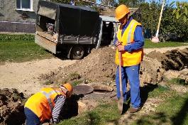 Завершаются работы по замене километра водовода в селе Казинка