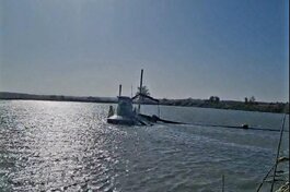 Водоем возле села Родыки расчищает судно технического флота