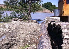 Продолжаются работы по восстановлению водовода в Кочубеевском районе