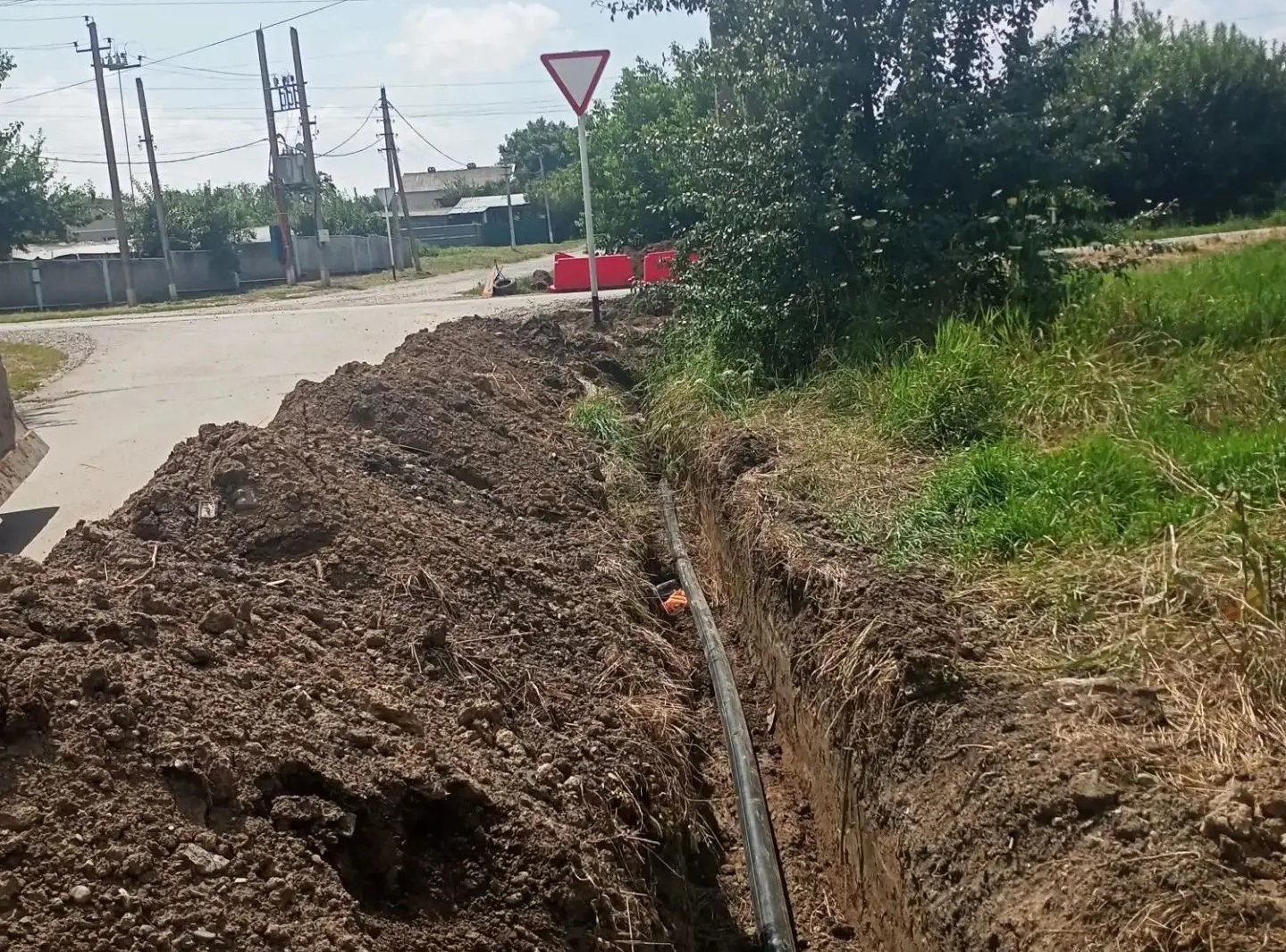 В селе Донском завершают замену участка изношенного водопровода  