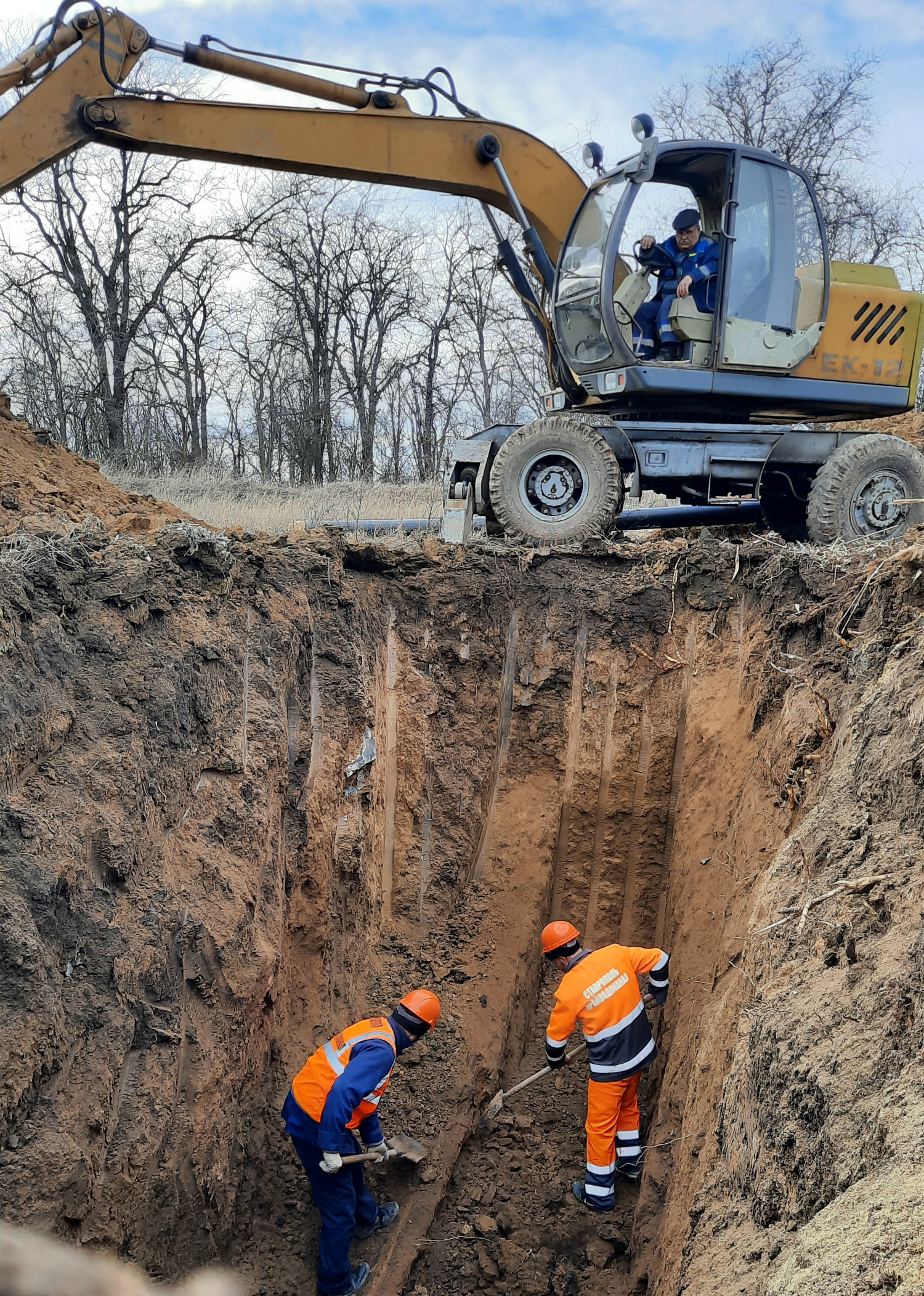 Вода для нужд небольшого села и крупного молочного комплекса идет по новому водоводу