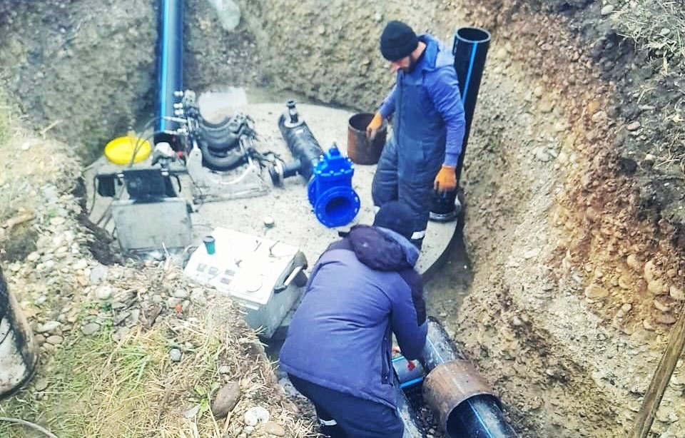 Питьевая вода уже подается по новому участку трубопровода Заветное - Вревское