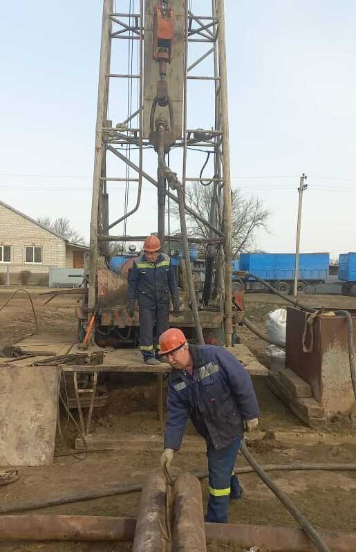 Крайводоканал оперативно восстанавливает единственный источник воды для трех улиц небольшого поселка