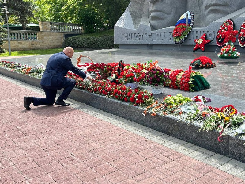 Руководители крайводоканала возложили цветы к Вечному Огню - 2025